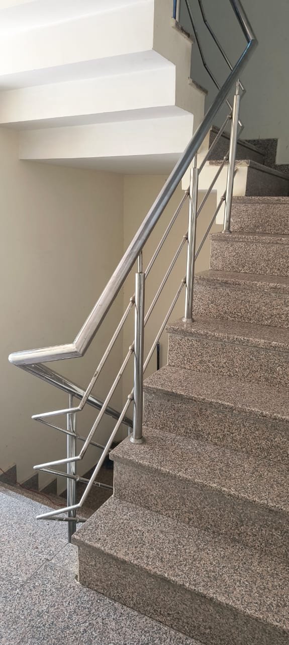 SS Pipe Staircase Railing